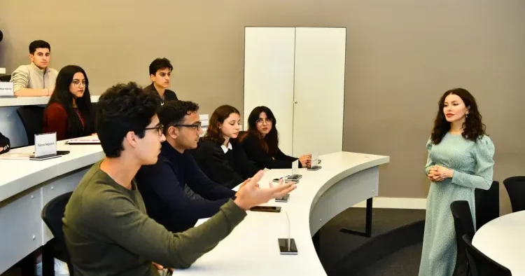 “Tələbə statusu hüquqi baxımdan müəyyən sosial imtiyazları ehtiva etməlidir” Kamran Əsədov