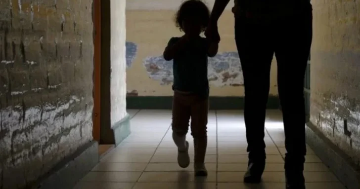 В Агдаме двое детей помещены в медучреждения после предполагаемого насилия родителей