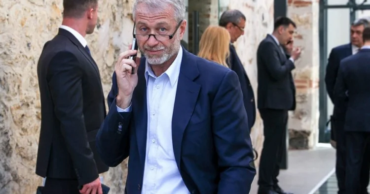 Abramoviçin “vergi cənnəti”ndəki 7 milyardı