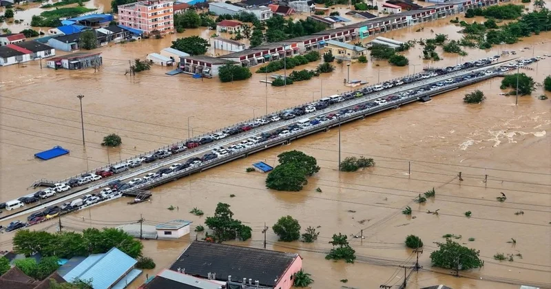 Güclü fırtına Taylandın cənubunda ən azı 19 nəfərin ölümünə səbəb olub