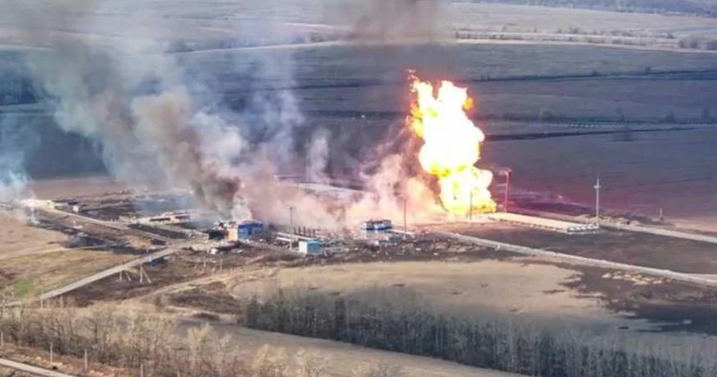 Ukrayna Rusiyanın strateji obyektlərinə hücum edib Zavodlar, neft terminalları vurulub