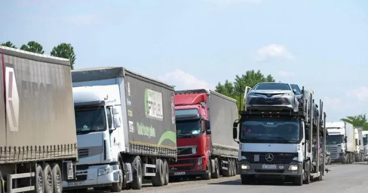 Gürcüstan 20 gündən çoxdur Azərbaycan maşınlarını buraxmır