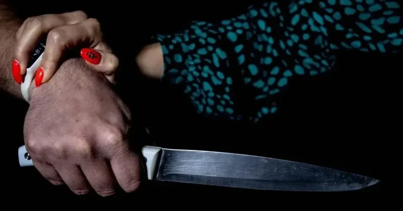 Şəmkirdə qardaş bacısını bıçaqlayıb