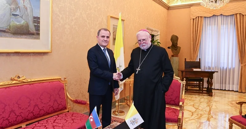 Ceyhun Bayramov Vatikanın arxiyepiskopu ilə müzakirə apardı