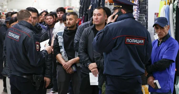 Число незаконно находящихся в РФ иностранцев сократилось более чем в три раза