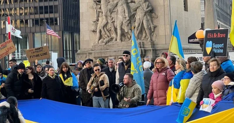 Массовые акции в поддержку Украины в США фото