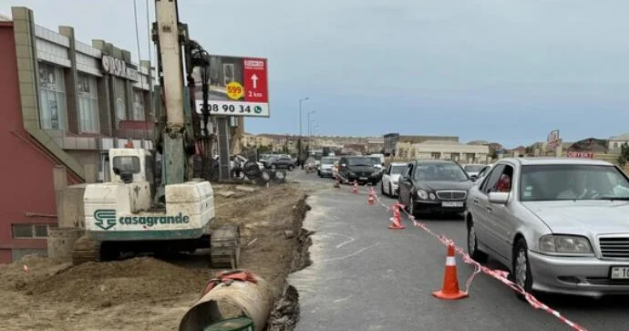 Aparılan təmir uzun tıxaclar yaradır ŞİKAYƏT