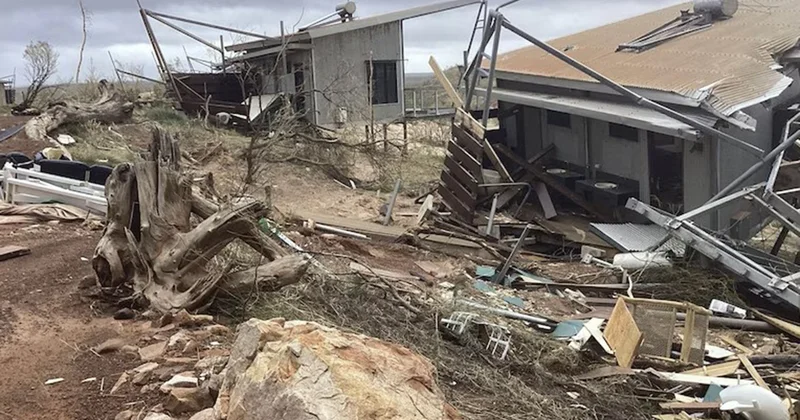 Fırtınaya görə 77 mindən çox sakin işıqsız qaldı Video