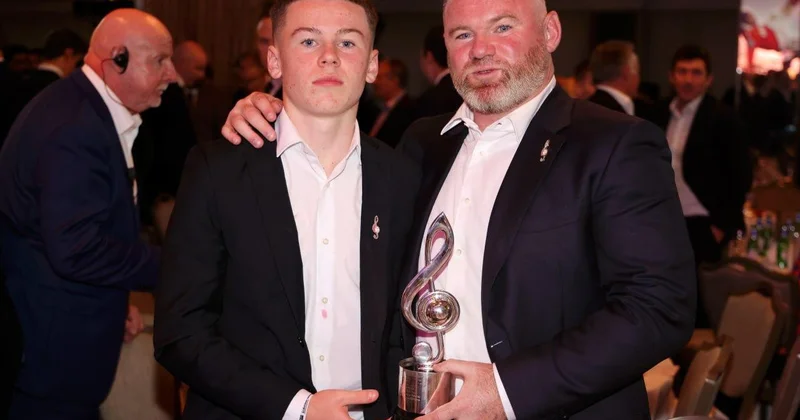 Ueyn Runi oğlunun məşqçisinin çiynini çıxarıb