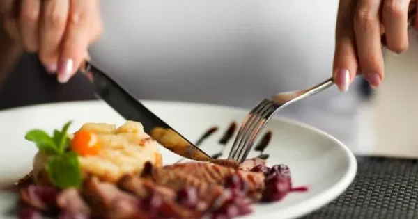 İnsanlar bu səbəbdən az yemək yeməlidirlər