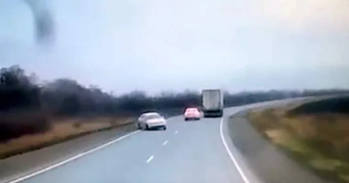 Bir qəzadan qaçıb, digərinə düşdü; sürücü və azyaşlı öldü FOTO VİDEO