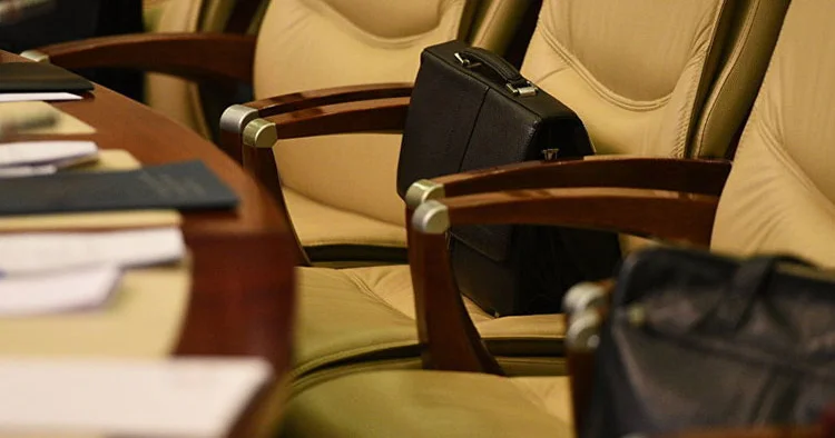 Nazirlərin dekbarda vətəndaş qəbulu ilə bağlı