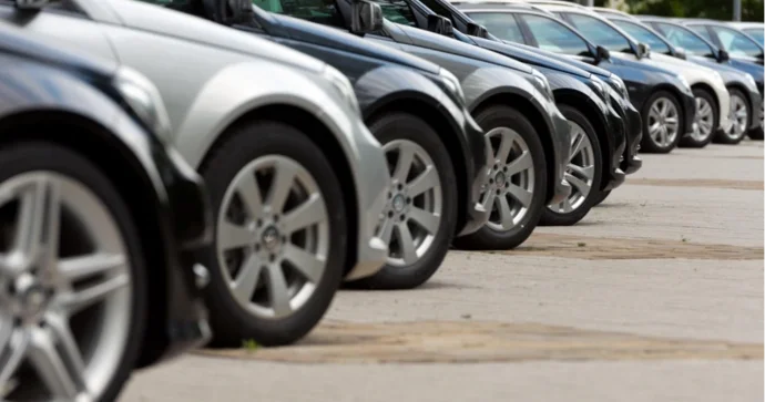 Dövlət qurumlarının 152 maşını gələn il hərraca çıxarılacaq