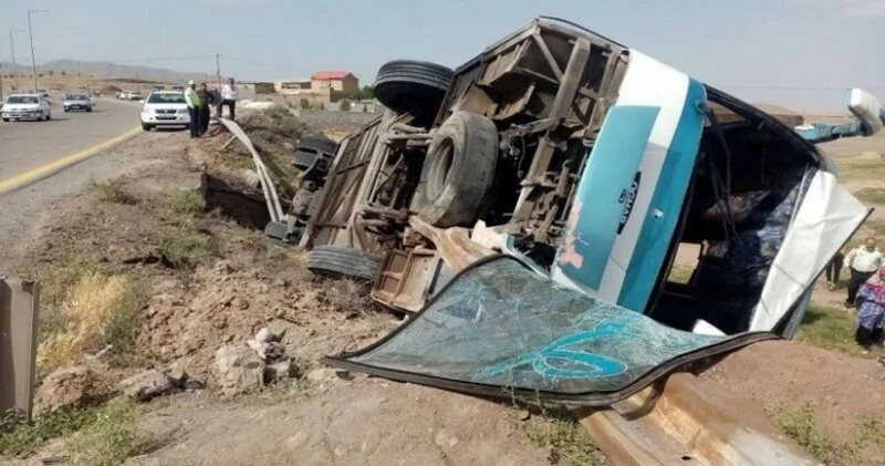 İranda avtobus aşıb, ölənlər var