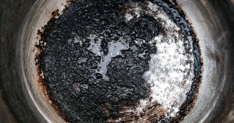 Qaralmış tavanı bir neçə dəqiqəyə ilk günkü kimi edən asan üsul