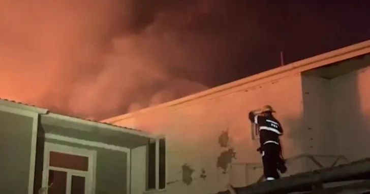 В Баку в частном доме произошел пожар, есть пострадавшие