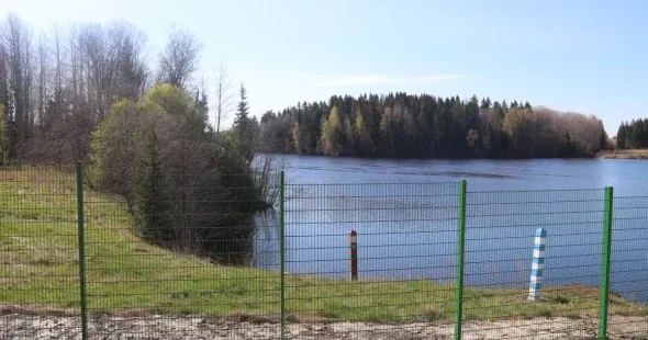 Финляндия строит забор в метре от границы с РФ