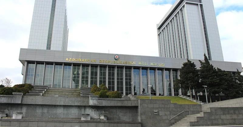 Parlamentin plenar iclası başladı