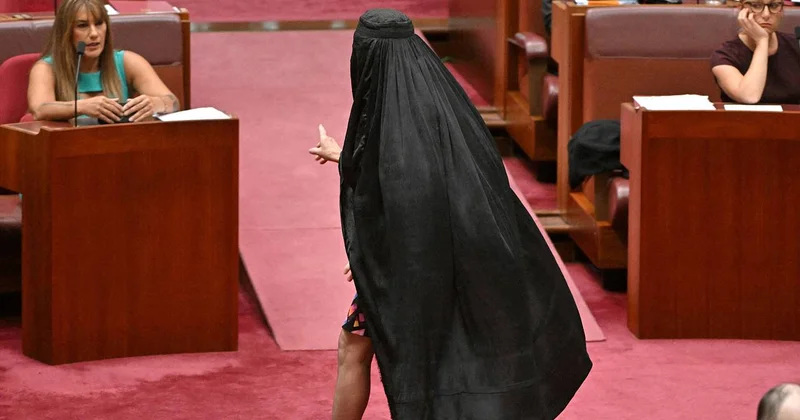 Скандал в Австралии: сенатор пришла на заседание в парандже и лишилась работы Minval Politika