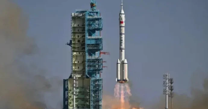 Çin milli orbital stansiyaya pilotsuz Şençjou 22 gəmisini buraxdı