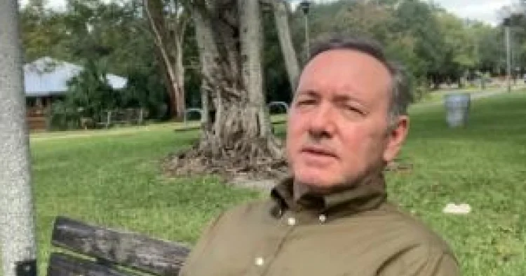 Kevin Speysin çətin günləri: otellərdə yaşayır