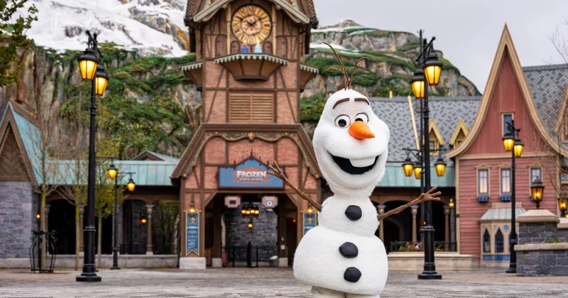 В Диснейленде дебютировал роботизированный Олаф нового поколения ВИДЕО