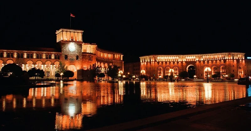 Putinin yaxın dostunun İrəvanda GİZLİ GÖRÜŞÜ KONKRET