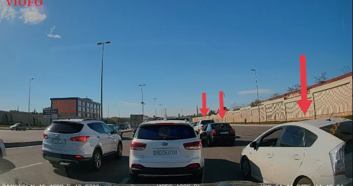 Sürücülərin bu qayda pozuntusu yolda hərəkəti iflic edir VİDEO