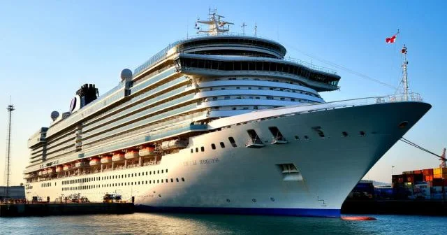 Rusların da olduğu gəmi saxlanıldı