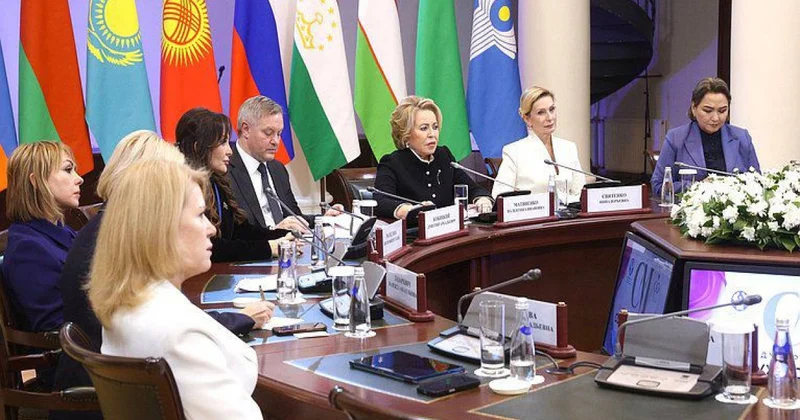 Делегация Азербайджана провела встречи в рамках форума Модный Союз ФОТО