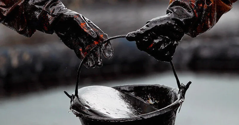 На мировых рынках нефть подешевела