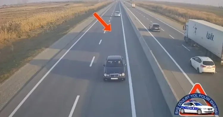 Sağ zolaq boş olduğu halda sol zolaqlarla hərəkət etmək qadağandır DİN dən ÇAĞIRIŞ