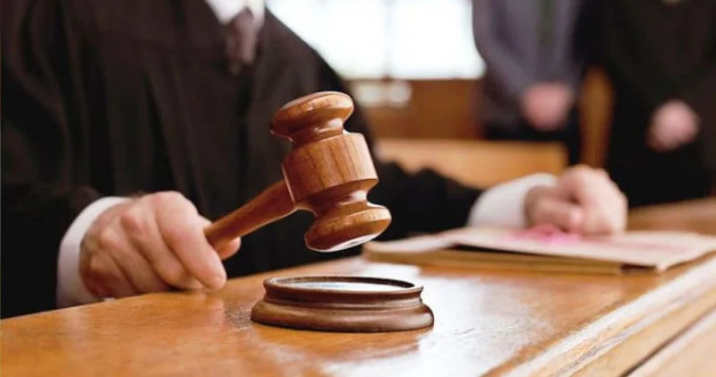 Məktəbdə direktor müavini döyən şəxs cəzalandırıldı