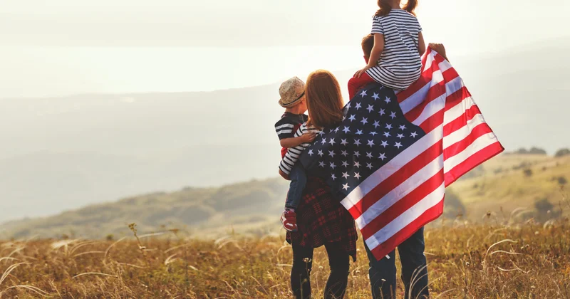 Трамп ставит под сомнение статус беженцев, принятых при Байдене