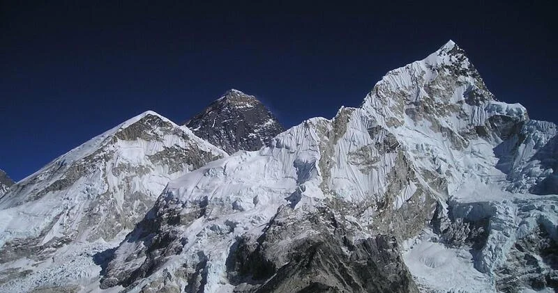 Alimlər Everestdən 100 dəfə böyük yeraltı dağları kəşf ediblər
