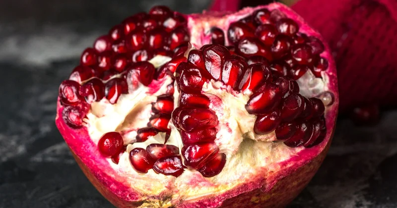 Азербайджан начал импорт гранатов из Вьетнама