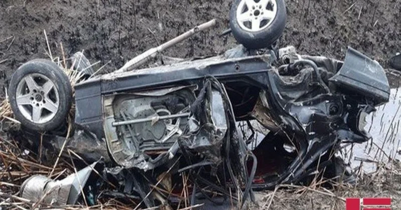 В Огузе перевернулся BMW: есть погибший и раненые