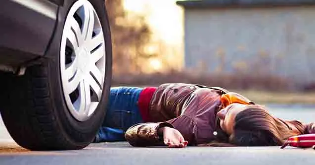 4 uşaq anasını maşın vurub öldürdü