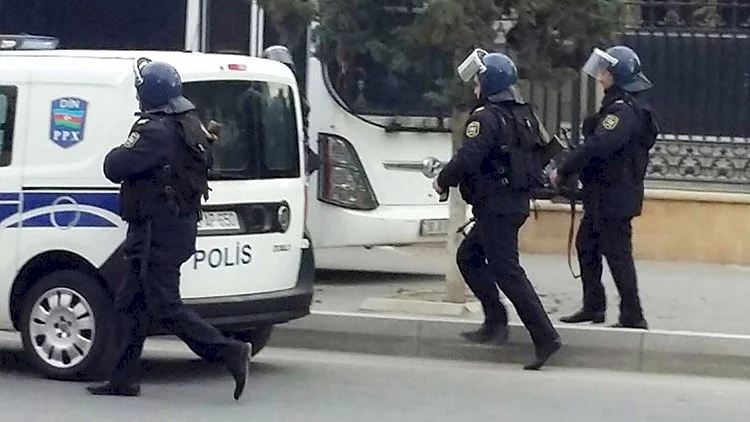 Polis Bakı və Sumqayıtda əməliyyat keçirdin Saxlanılanlar var