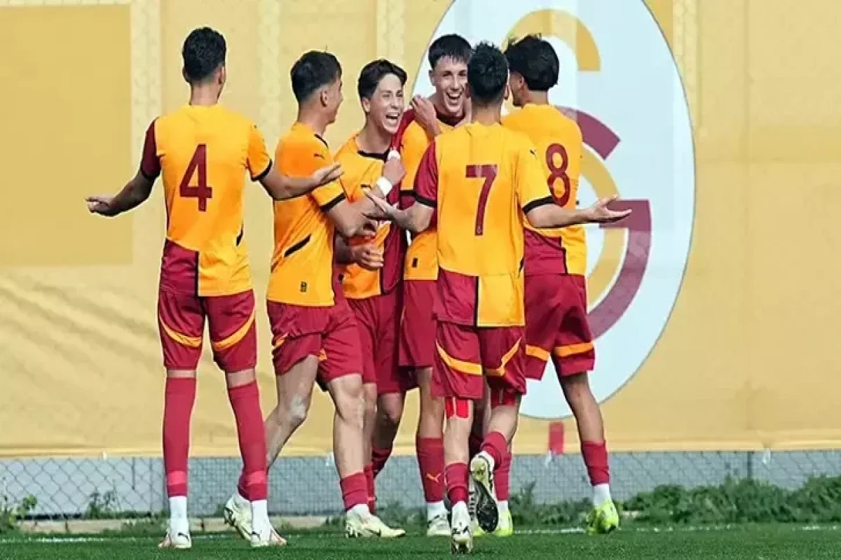 Qalatasaray Fənərbaxçanı darmadağın etdi