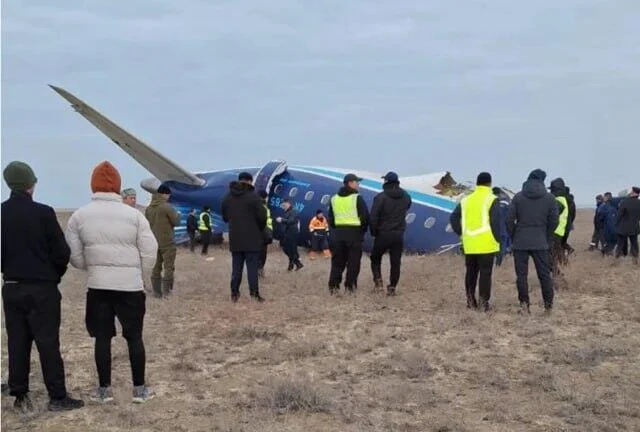 Крушение самолета AZAL героизм экипажа и ожидание результатов расследования ФОТО ВИДЕО