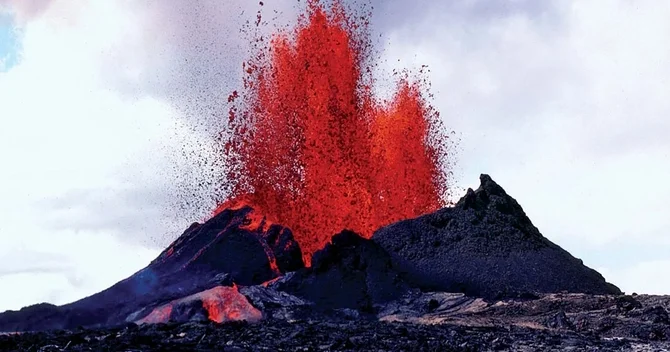 Kilauea püskürdü Lava sütununun hündürlüyü 425 metrə çatdı