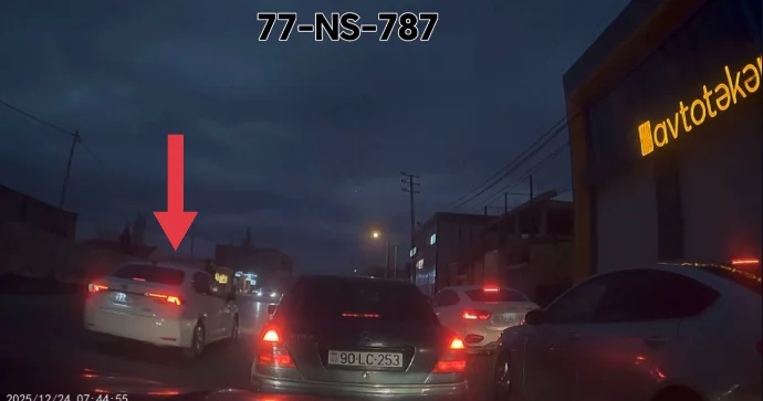 Özünü hamıdan artıq bilən sürücü əks yola çıxıb maneə yaratdı VİDEO
