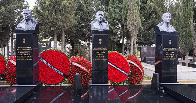 J2 8243 reysinin faciəsinin ildönümündə həlak olanların xatirəsi anılıb Fotolar