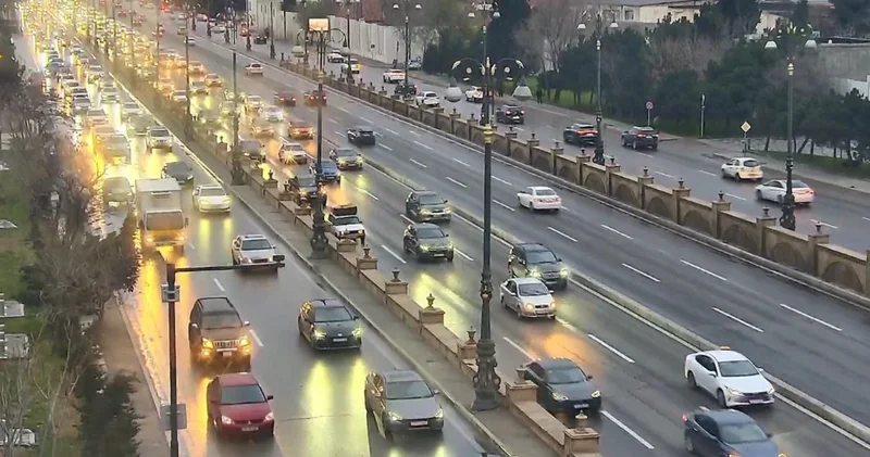 Bu səhər hansı yollarda tıxac var?