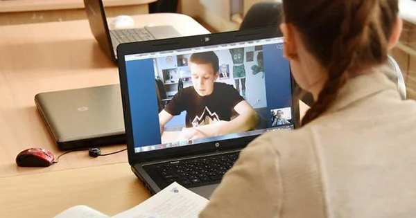 10 11 ci siniflər üçün distant və hibrid təhsilə keçiləcək?