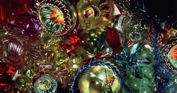 SSRİ dən qalma köhnə şam ağacı oyuncaqları Tərkibində radiasiya var