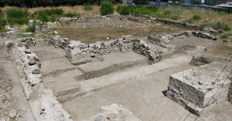 Şirvanda daş, Naxçıvan və Gəncədə kərpic...