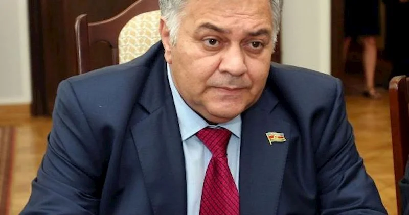 Oqtay Əsədovun qızı dünyasını dəyişib