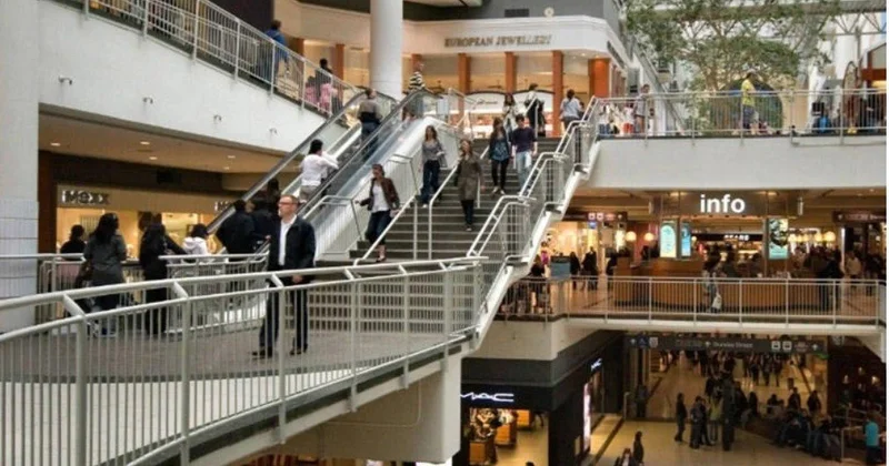 Bakıda ticarət mərkəzinin açılışında İZDİHAM VİDEO